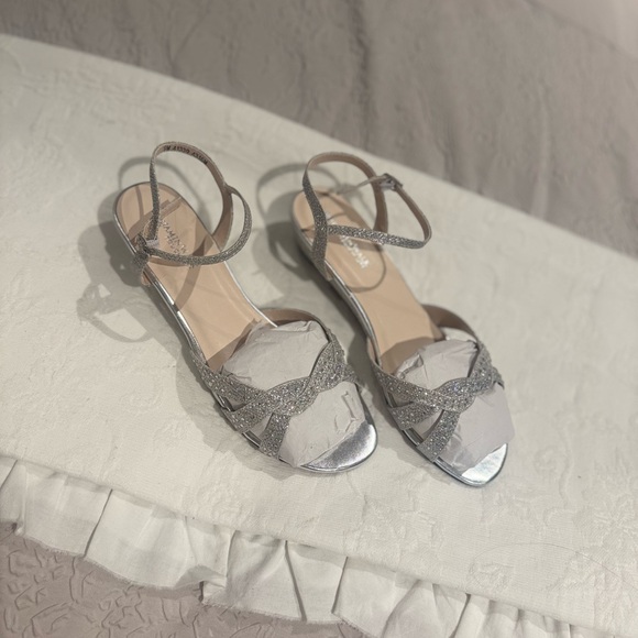 Benjamin Walk Touch Ups Elegant Silver Strappy Wedge Sandals - NWOT - Picture 4 of 10